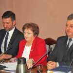 Od lewej siedzą: Marcin  Grzenia, Elżbieta Idziaczek, Czesław Krzystała. 