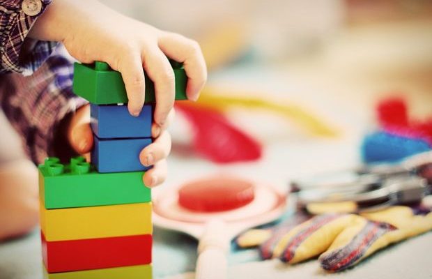 15-miesięczny chłopiec bez opieki