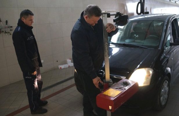 Bezpłatne sprawdzanie świateł pojazdów w ramach akcji „Twoje Światła – Nasze Bezpieczeństwo”