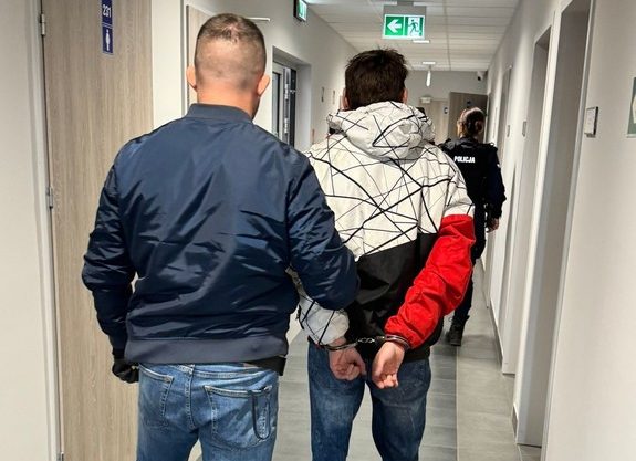 Rodzinna tragedia w Zdzieszowicach – 39-latek zaatakował matkę i brata nożem