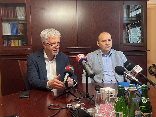 Temat oświaty na konferencji prezydenta