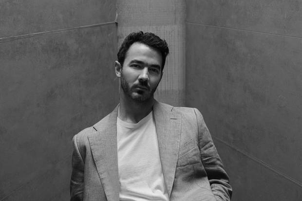 Kevin Jonas debiutuje solo singlem “Changing”