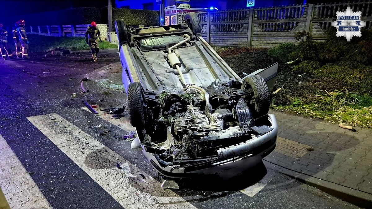 Dachowanie samochodu w Roszkowie