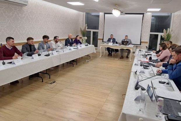 Burmistrz Wojciech Gdesz komentuje ostatnią sesję