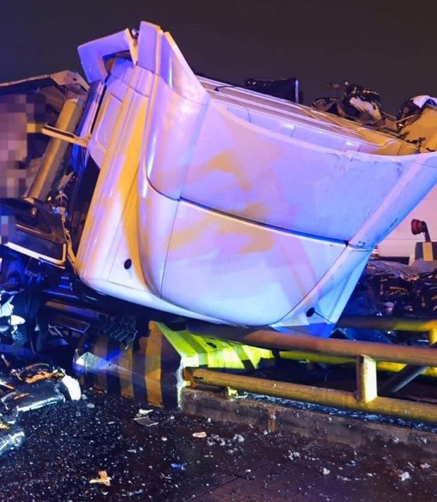 Wypadek ciężarówki na A4