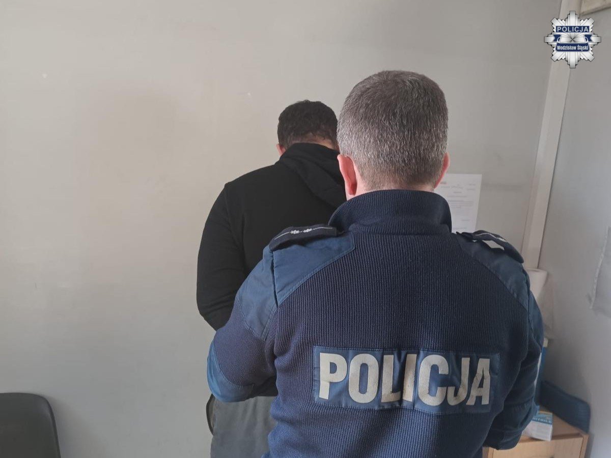 Atak na policjantów i niemowlę w ciężkim stanie