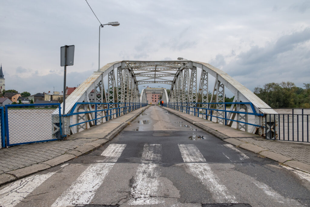 Remont mostu na Odrze