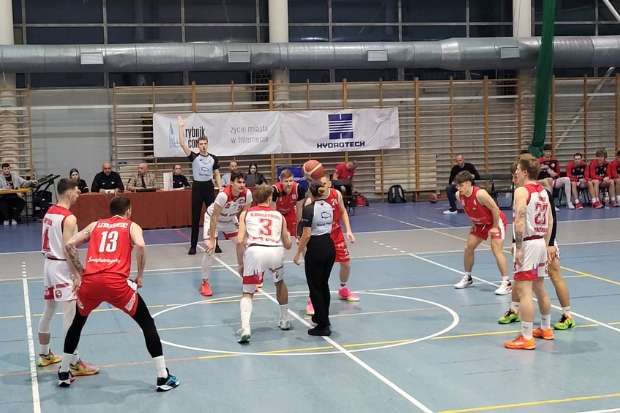 MKKS wygrywa i wskakuje do fazy play-off