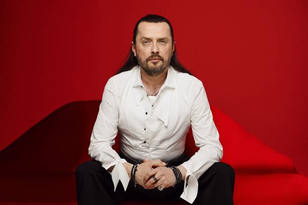 Piotr Cugowski śpiewa o dorosłych niedorosłych