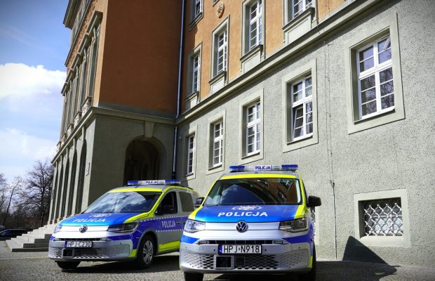 Nowe radiowozy w Krapkowicach i Oleśnie