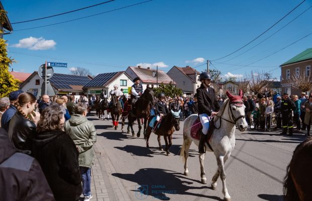 Procesie konne w Pietrowicach Wielkich