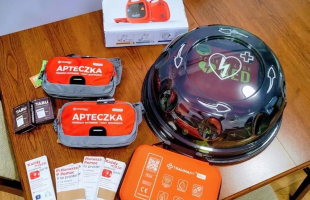 Bezpieczniej w Krapkowicach – pierwszy defibrylator publiczny