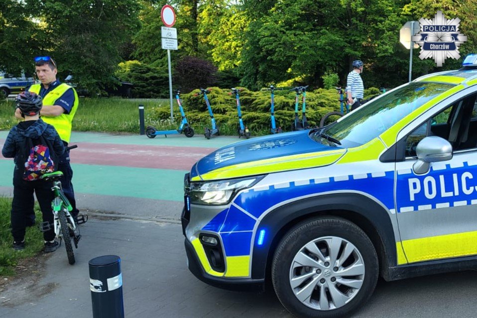 Chłopiec zgubił się w tłumie- pomogli policjanci!